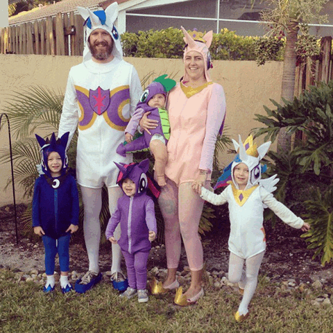 File:Creepy-Family.gif