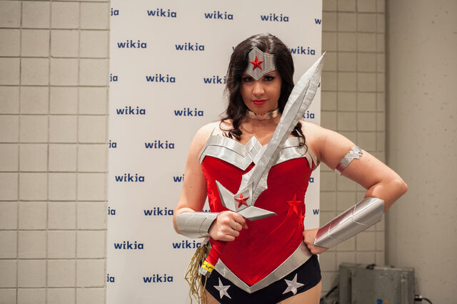 File:WonderWoman52 NYCC.jpg