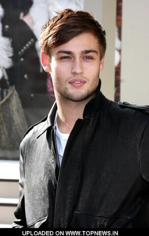 File:Douglas-Booth1.jpg