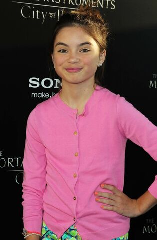 File:Landry-bender-premiere-the-mortal-instruments-city-of-bones-03.jpg