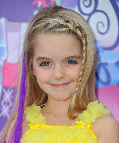 File:McKenna+Grace+2013+Los+Angeles+Film+Festival+5e0uiyHrrDXl.jpg