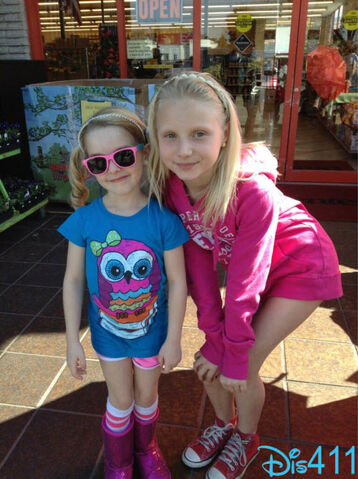 File:Mckenna-grace-alexi-rob-feb-17-2013.jpg