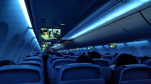 Datei:Plane-board-692702 1280.jpg