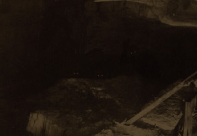 File:Cavecrypt.jpg