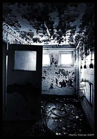 File:Abandoned by hquer.jpg