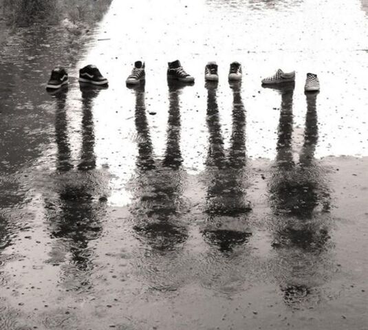 File:668px-Shoes Shadows.jpg