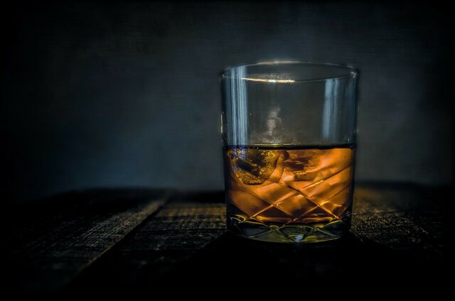 Datei:Whiskey-315178 1280.jpg