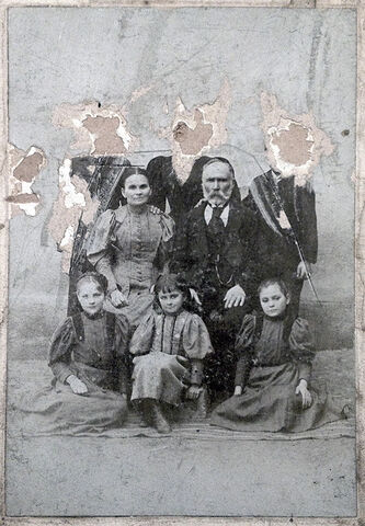 File:Family photo.jpg