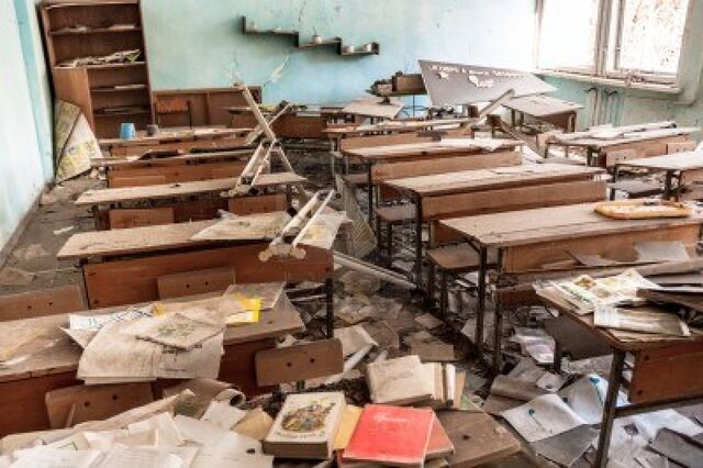 File:13611432-abandoned-school-in-chernobyl-2012-march-14.jpg