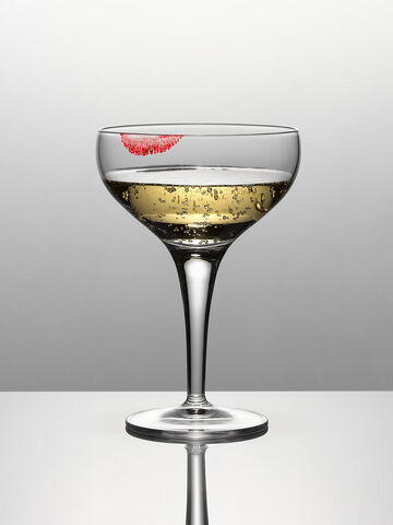 File:Lipstick-on-glass.jpg