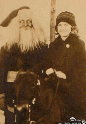 Arquivo:Creepy-old-photo-santa.jpg