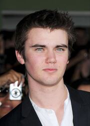 Cameron Bright profile.jpg