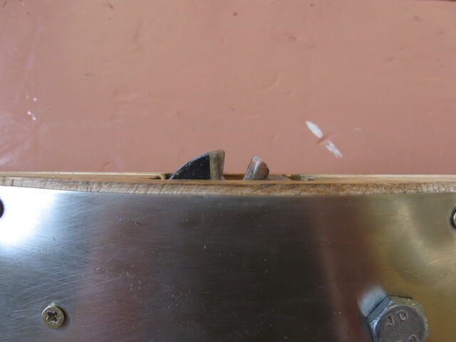 File:Nut with a quick-locker pin - 02.jpg