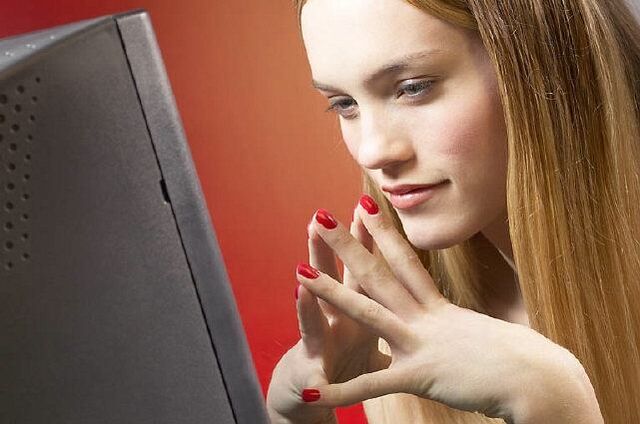 File:Woman at computer 3.31.08.0.0.0x0.641x425.jpeg