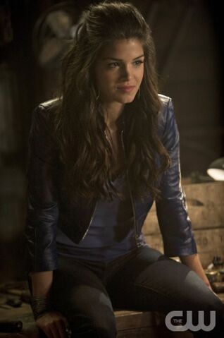File:Marie Avgeropoulos as Kirstie2.jpg
