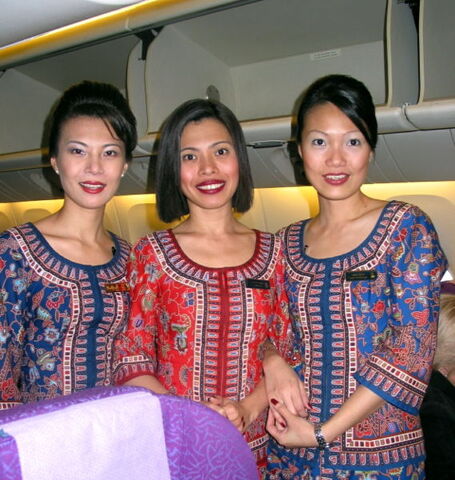 File:569px-Singapore Airlines flight attendants.jpg