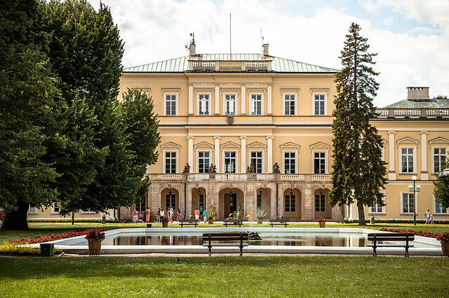 File:Pałac, Puławy.jpg