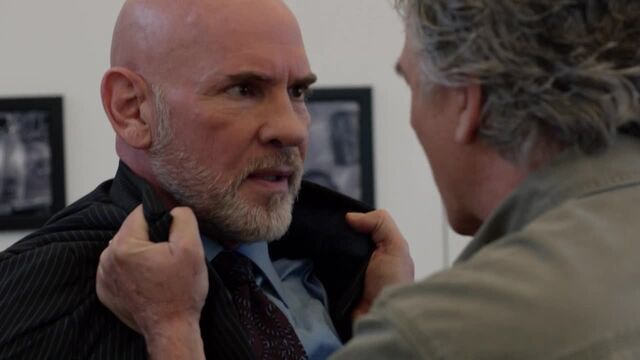File:Dallas 2012 episode 1x6 - Bobby threatens Harris.jpg