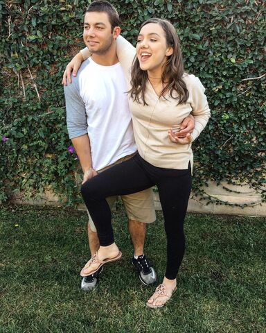 File:Daviana and her brother on thanksgiving.jpg