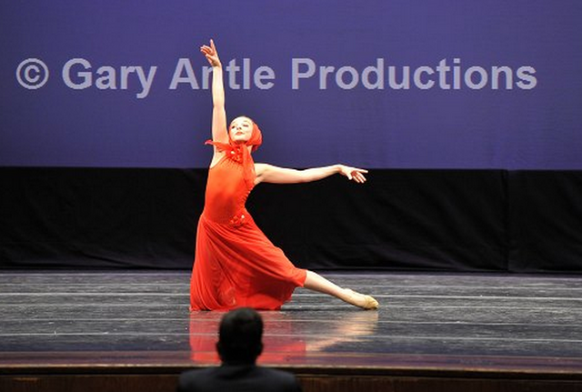 File:529 Kendall Blowing Red 2.png