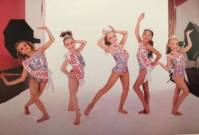 File:624 Minis Group Cali Cuties.jpg