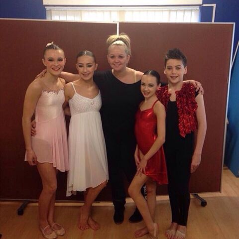 File:Jen with soloists Sophia Eleiyah Tayluer Harry.jpg