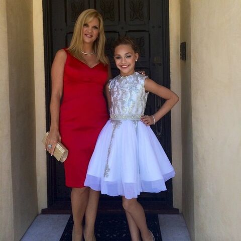 File:Maddie Melissa VMA 2014.jpg