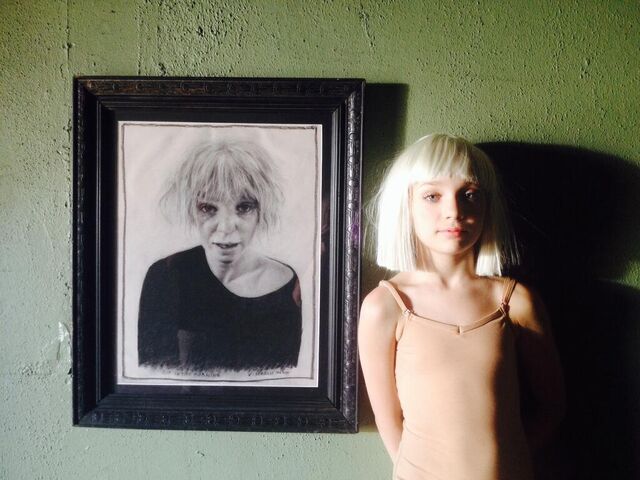 File:Maddie on Chandelier set.jpg