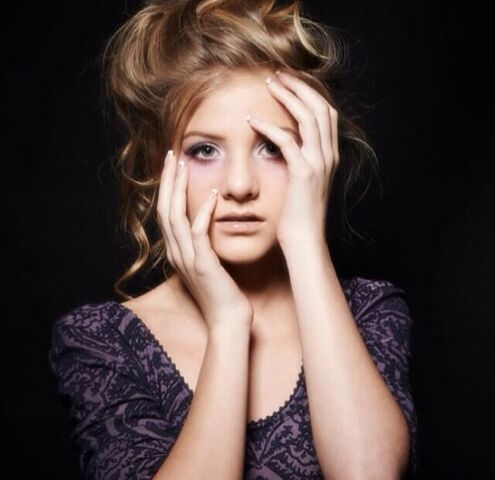 File:Paige-model BgJUuX IUAAuBF8.jpg