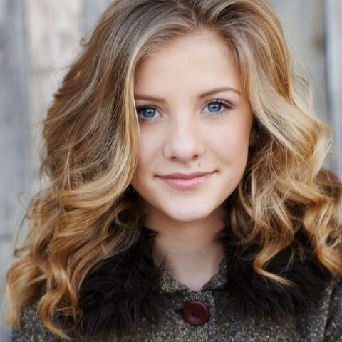 File:Paige photoshoot 2014-04-10.jpg