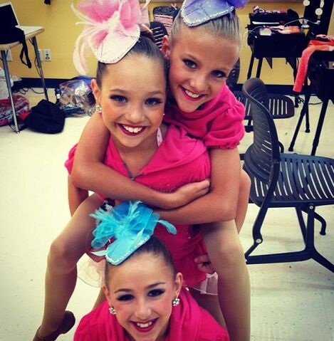 File:210 Paige Maddie Chloe.jpg