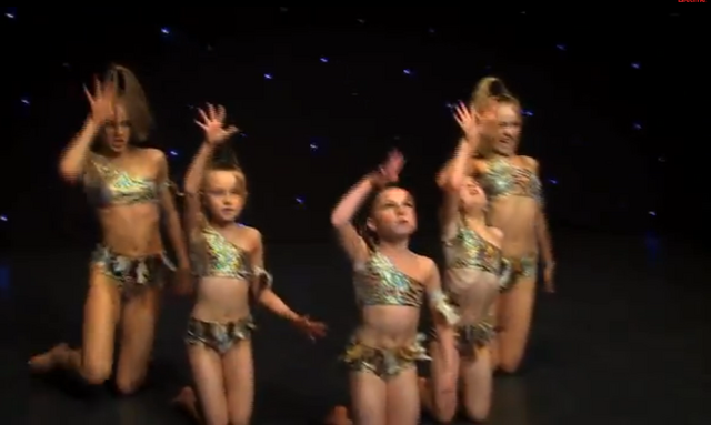 File:Dance Mums group 6.png