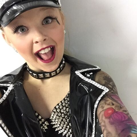 File:JoJo biker girl costume 2015-04-06.jpg