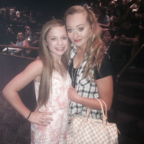 File:Talia and Christina - 2015-07-23.jpg