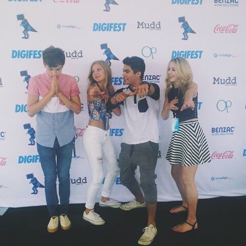File:Twinnies at Digifest 2015.jpg