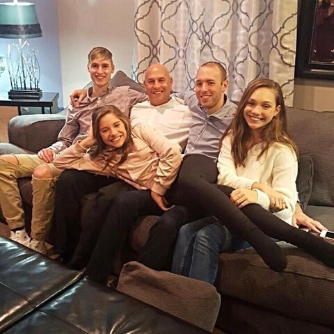 File:Ziegler family Thanksgiving 2016.jpg