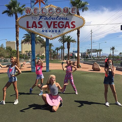 File:JoJo with squad - Las Vegas - 2015-06-13 - show and music video filming.jpg