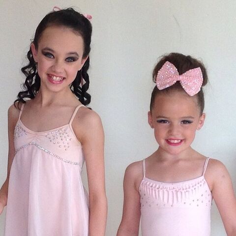File:Tayluer and ChloeF 2015-03-07.jpg