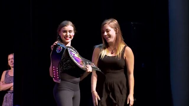 File:527 Kalani and Belt.jpg