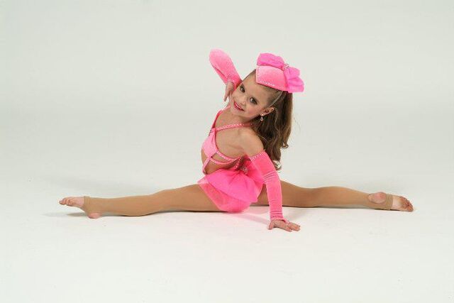 File:Mackenzie photoshoots W04.jpg