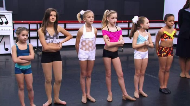 File:Chloe-niafavpracticewear.png