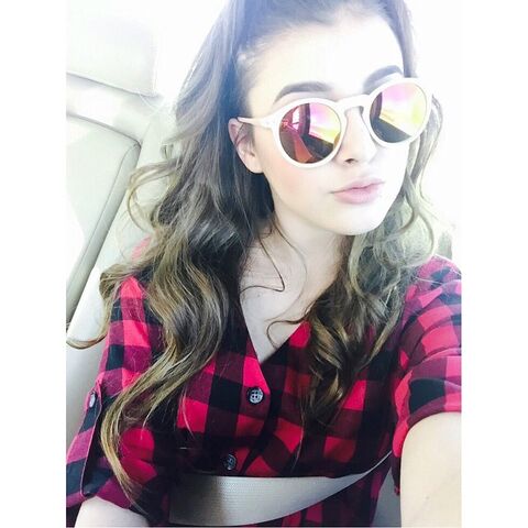 File:Kalani in sunglasses 2015-03-07.jpg