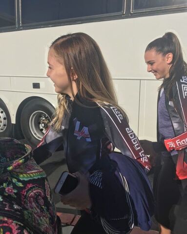 File:703 Brynn and Kendall arriving.jpg