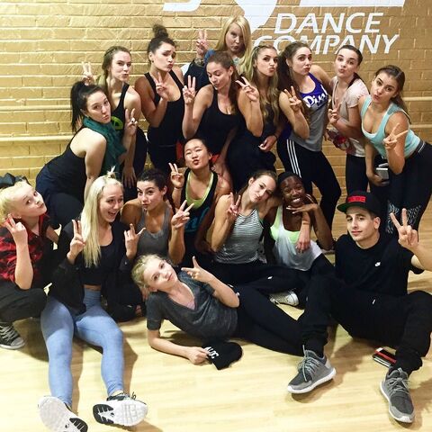 File:624 Girls at studio.jpg