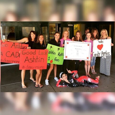 File:Ashtin and Arizona fans at Xpression in Arizona - 2015-05-02.jpg