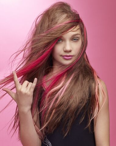 File:Maddie-ziegler-betsey-johnson-2.jpg