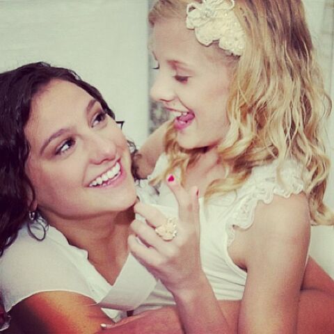 File:Nina Linhart with Paige.jpg