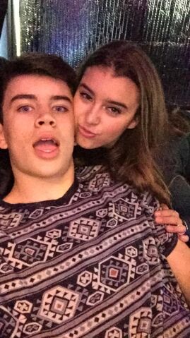 File:Hayes Grier and Kalani Hilliker - show in Arizona 2May2015.jpg