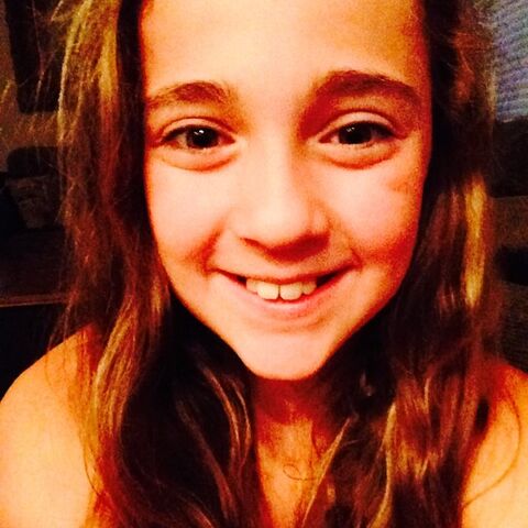 File:Kaycee selfie 2014-06-15.jpg