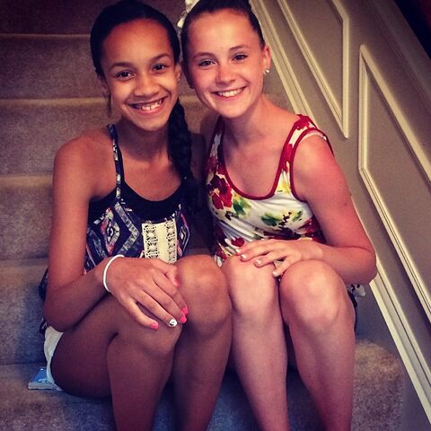 File:Kaeli wishing Bella happy 13th birthday 2014-11-01.jpg